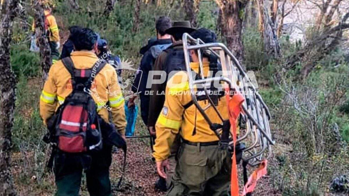 Encontraron a la mujer extraviada cerca del Lago Falkner. Fuente: (Policía del Neuquén)