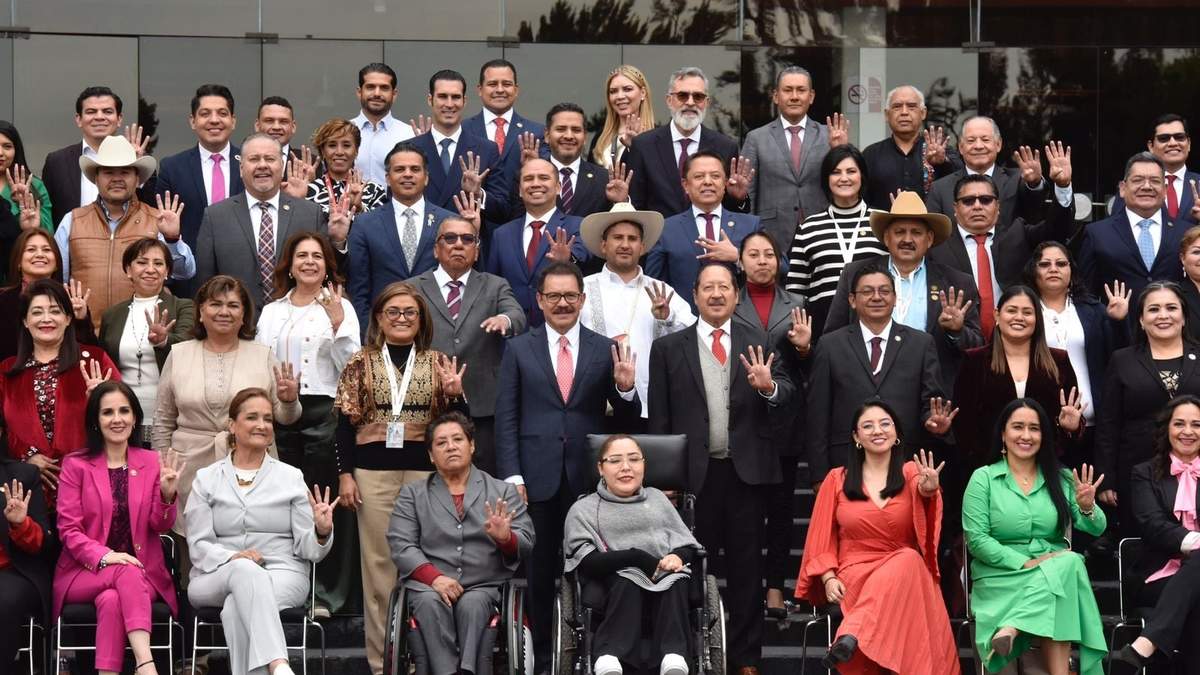 La foto oficial de la plenaria morenista