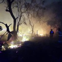 Consume el fuego ocho tejabanes en Monterrey