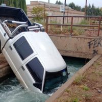 Cayó al canal de Centenario con su camioneta y tenía 2,61 gramos de alcohol por litro en sangre