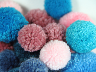 No tires los sobrantes de lana y hacé estos coloridos pompones para decorar tu casa con un toque norteño