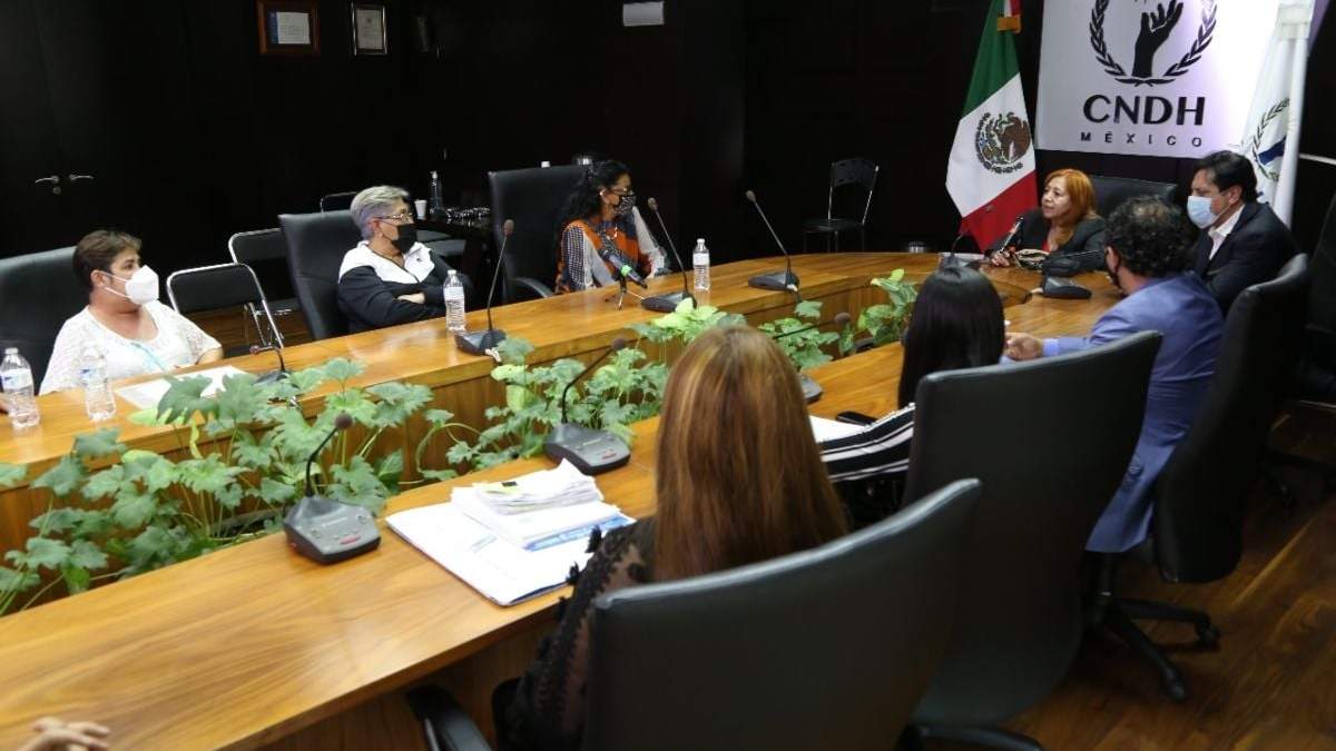 Reunión de familiares de desaparecidos con la titular de la CNDH, Rosario Piedra Ibarra