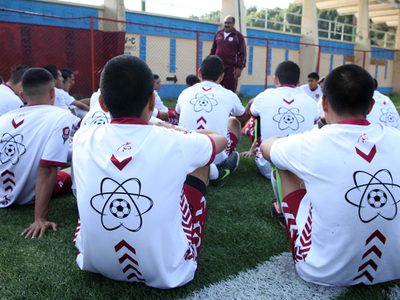 El "futbol atómico", invento del equipo del Poli... que no es del Poli
