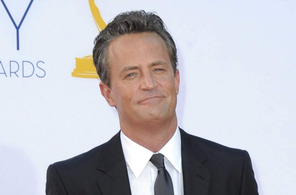 ARCHIVO - El actor Matthew Perry llega a los 64º Premios Primetime Emmy en Los Ángeles el 23 de septiembre de 2012