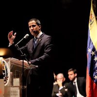 Guaidó anuncia "centro de gobierno" comandado por Leopoldo López