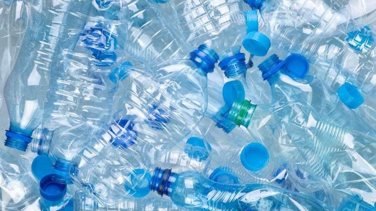 Botellas de plástico. Fuente: (Instagram).