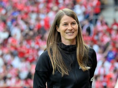 Marie-Louise Eta se convierte en la primera mujer entrenadora en ganar un partido de la Bundesliga