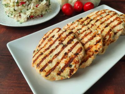 Hamburguesas de pollo con espinaca y zanahoria: quedan increíbles para comer bien rico este sábado