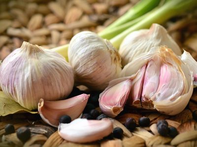 No compres más: el truco para tener ajos gratis todo el año sin gastar un peso