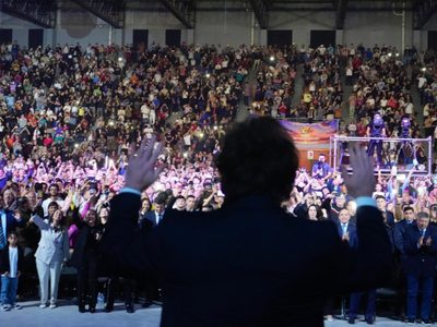 Denuncias, discurso polémico y entradas de hasta 100 mil pesos: el nuevo escándalo que protagoniza Javier Milei