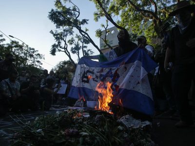 “¡Alto al genocidio!”: grupos protestan ante una amurrallada embajada de Israel en la CDMX