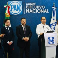 PAN exige a AMLO respalde a Juan Guaidó en Venezuela