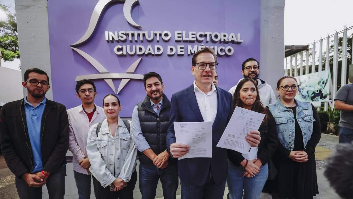 El precandidato emecista en el IECM