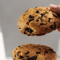 Cookies americanas con chispas de chocolate: súper fáciles y con un resultado irresistible de revista
