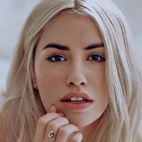 Lali Espósito te cierra un ojo, tira un beso y... ¡cuánta belleza al natural!