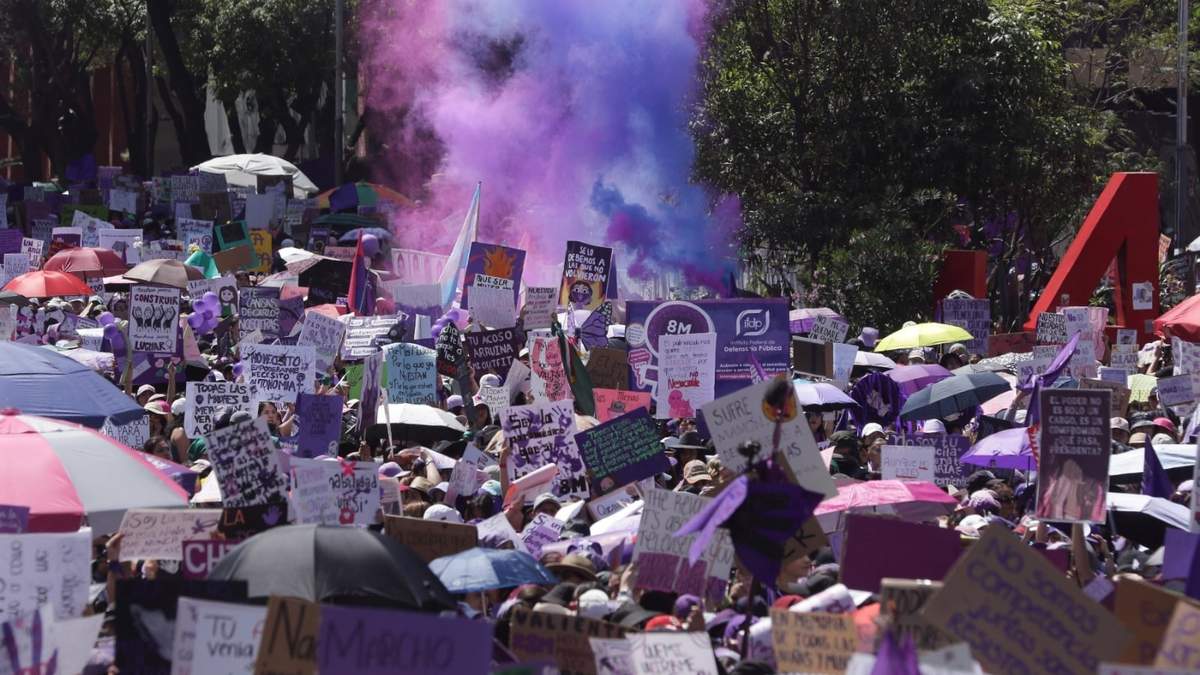 Marcha feminista del 8M en el Zócalo capitalino