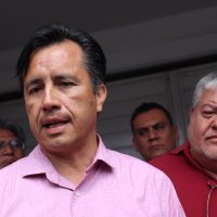 'Yunes manda a provocadores disfrazados de periodistas a mítines de AMLO”, acusa Cuitláhuac García
