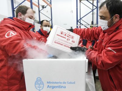 Llegaron más de 160 mil dosis de la vacuna contra el coronavirus de Pfizer