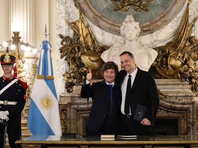 Adorni presentó el resumen semanal con eje en la baja de la pobreza