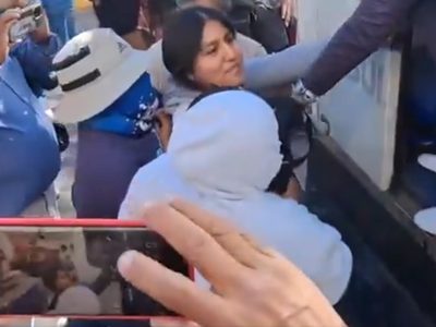 Habitantes de San Agustín Amatengo raptan a su alcaldesa en pleno Congreso de Oaxaca (Video)
