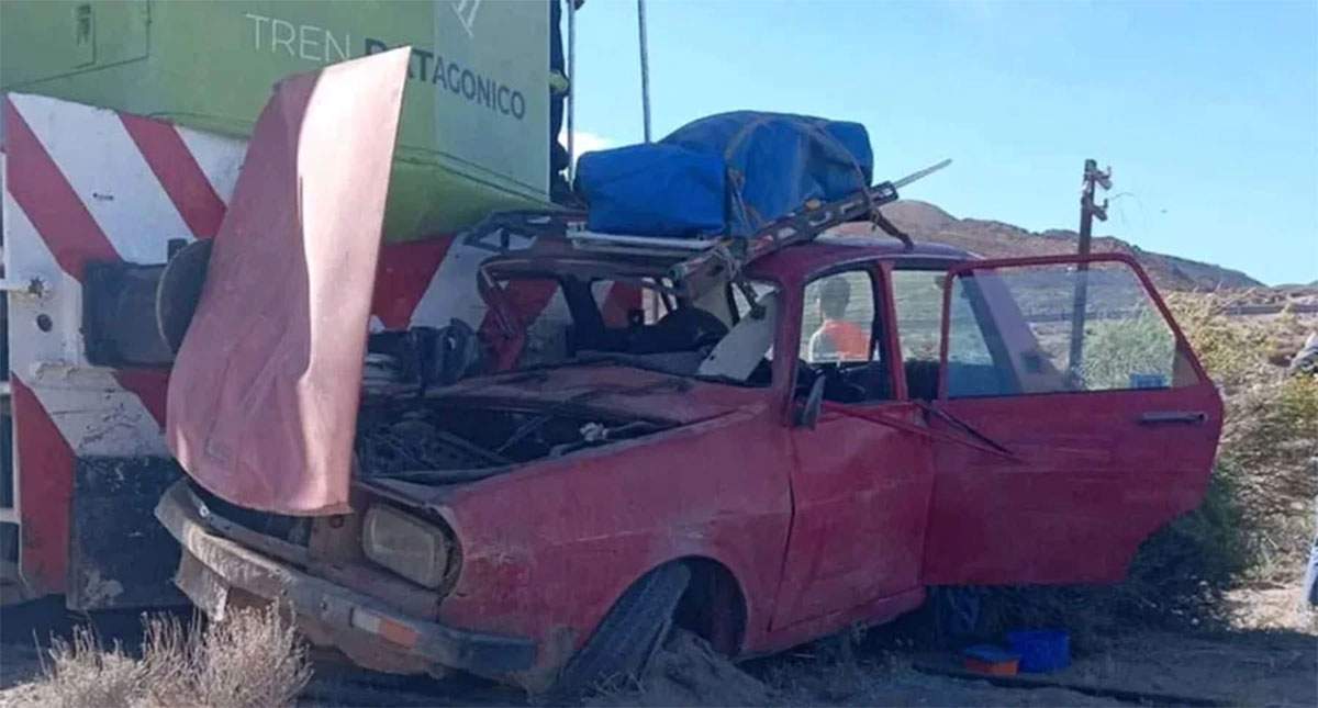 De milagro la cuentan los ocupantes del Renault 12