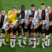 Qatar: Futbolistas de Alemania se tapan la boca por prohibición de FIFA de llevar brazalete LGBT