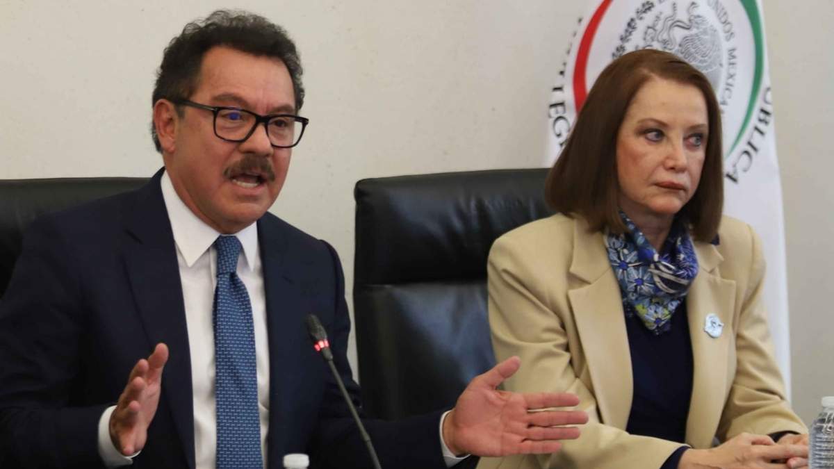Ignacio Mier, coordinador de la Junta de Coordinación Política, ofreció una conferencia de prensa, donde lo acompañó Laura Itzel Castillo, presidenta de la mesa directiva en el Senado