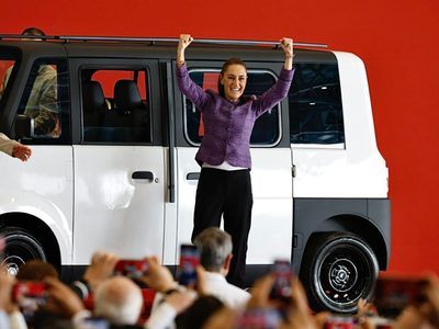 “Misión cumplida”: Sheinbaum presenta “Olinia”, el primer auto eléctrico mexicano (Video)