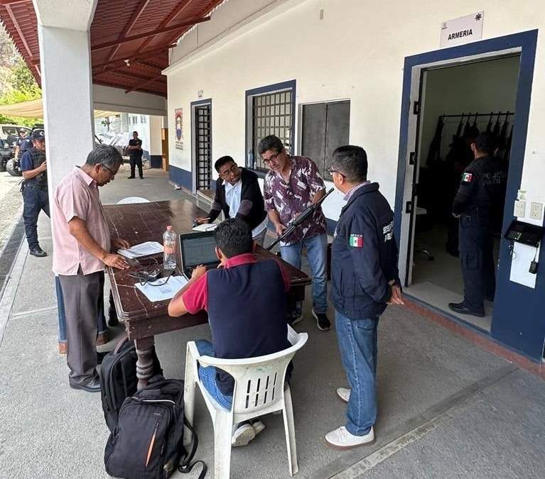Cateo y desarme de policías municipales de Huatulco