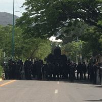 Con gases lacrimógenos desalojan a estudiantes de la Normal Rural Mactumatzá, en Chiapas