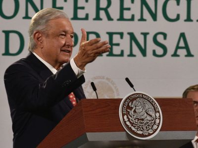 Invitación de gobernadores salientes al gobierno no es "proposición indecorosa": AMLO