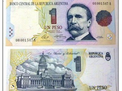 ¿Vuelve el “uno a uno”? Qué fue la convertibilidad de los ‘90 y cómo funcionó