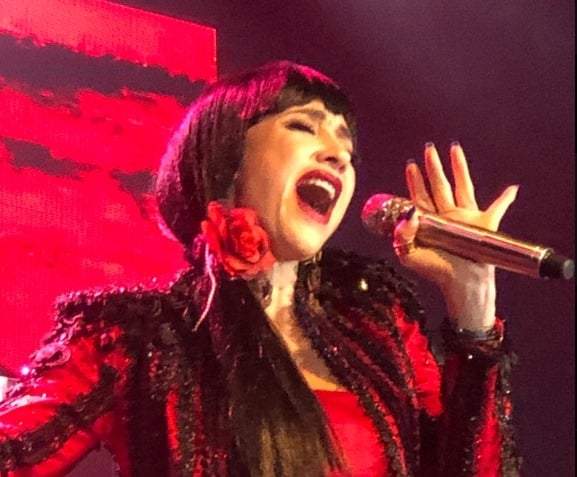 Con Lunario lleno, la “show woman” dio muestras de su gran capacidad vocal y artística con un programa de 18 temas