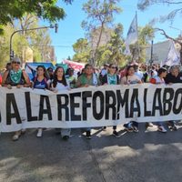 Paro general en Neuquén: masiva marcha al Monumento en rechazo a la reforma laboral