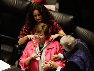 La poetisa Elsa Cross se lleva el Alfonso Reyes