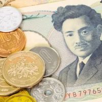 El yen cae a mínimos desde 1986 frente al dólar