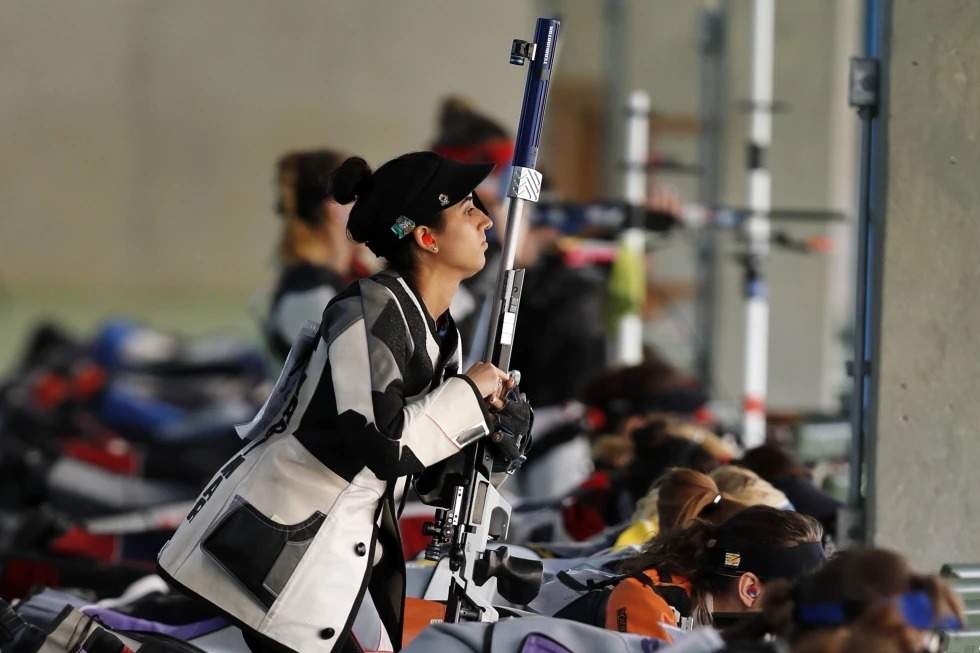 Yarimar Mercado Martínez, de Puerto Rico, compite durante la clasificación femenina de rifle de 3 posiciones a 50 metros, en el Centro de Tiro Olímpico, durante los Juegos Olímpicos de Río de Janeiro, Brasil, el 11 de agosto de 2016.