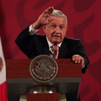 AMLO celebra destitución de mandos por represión en Cancún