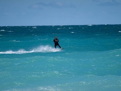 Viento, mar y adrenalina: la costa de Río Negro que se consolida como paraíso de los deportes acuáticos