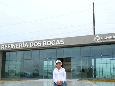 "Aplicamos la política correcta desde los primeros días al fortalecer las refinerías": AMLO