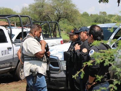 Tras marcha, localizan con vida a desaparecidos de Pátzcuaro