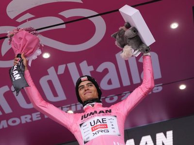 Isaac del Toro continúa como líder en Giro de Italia después de 14 etapas