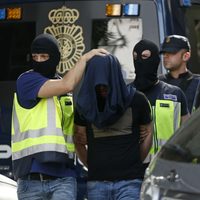 Policía de España captura a tres marroquíes que tenían manuales sobre terrorismo