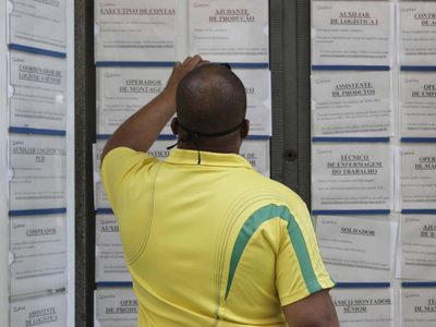 Devastador: en un año de pandemia se perdieron 377 empleos por hora en Brasil