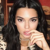 ¡Igualita a sus hermanas! Kendall Jenner derritió a todos con una foto subida de tono ¡UF!