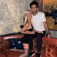 Nicole Neumann y sus hijas recibieron a Manu Urcera con un particular obsequio
