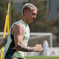 En un lujoso auto: así fue la llegada de Franco Mastantuono a su primer entrenamiento
