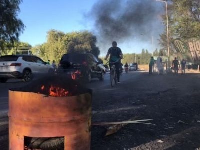 Caos en los puentes: protestas de ATE Río Negro paralizaron el tránsito entre Cipolletti y Neuquén