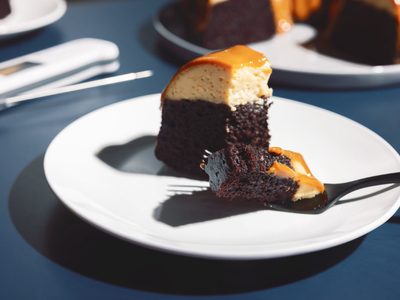 Chocoflan o torta imposible: la receta secreta de los pasteleros para que te salga 10 puntos