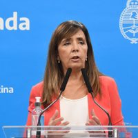 Un bono para jubilados: Gabriela Cerruti y una espera de 48 horas